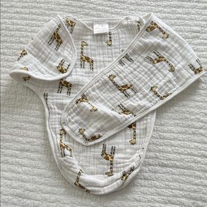 aden + anais Safari Giraffe Swaddle